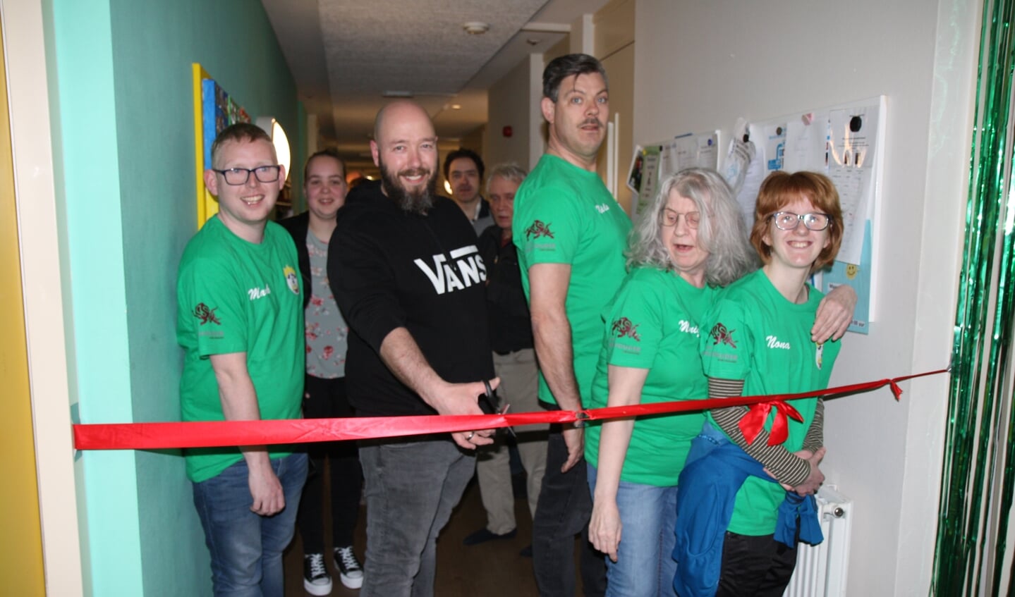 De bewoners van Humanitas openden samen met slager Boelhouder het eerste WPcafé.
