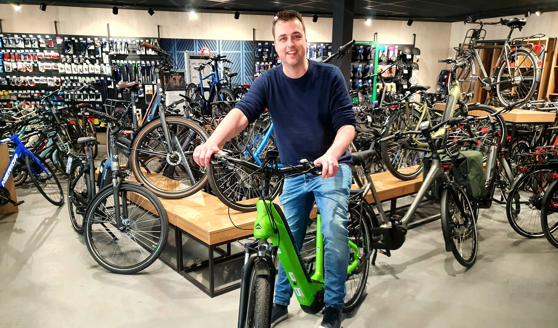 ,,Zo’n tachtig procent van de fietsen die we verkopen is elektrisch’’, schat eigenaar Martijn Dekker. 