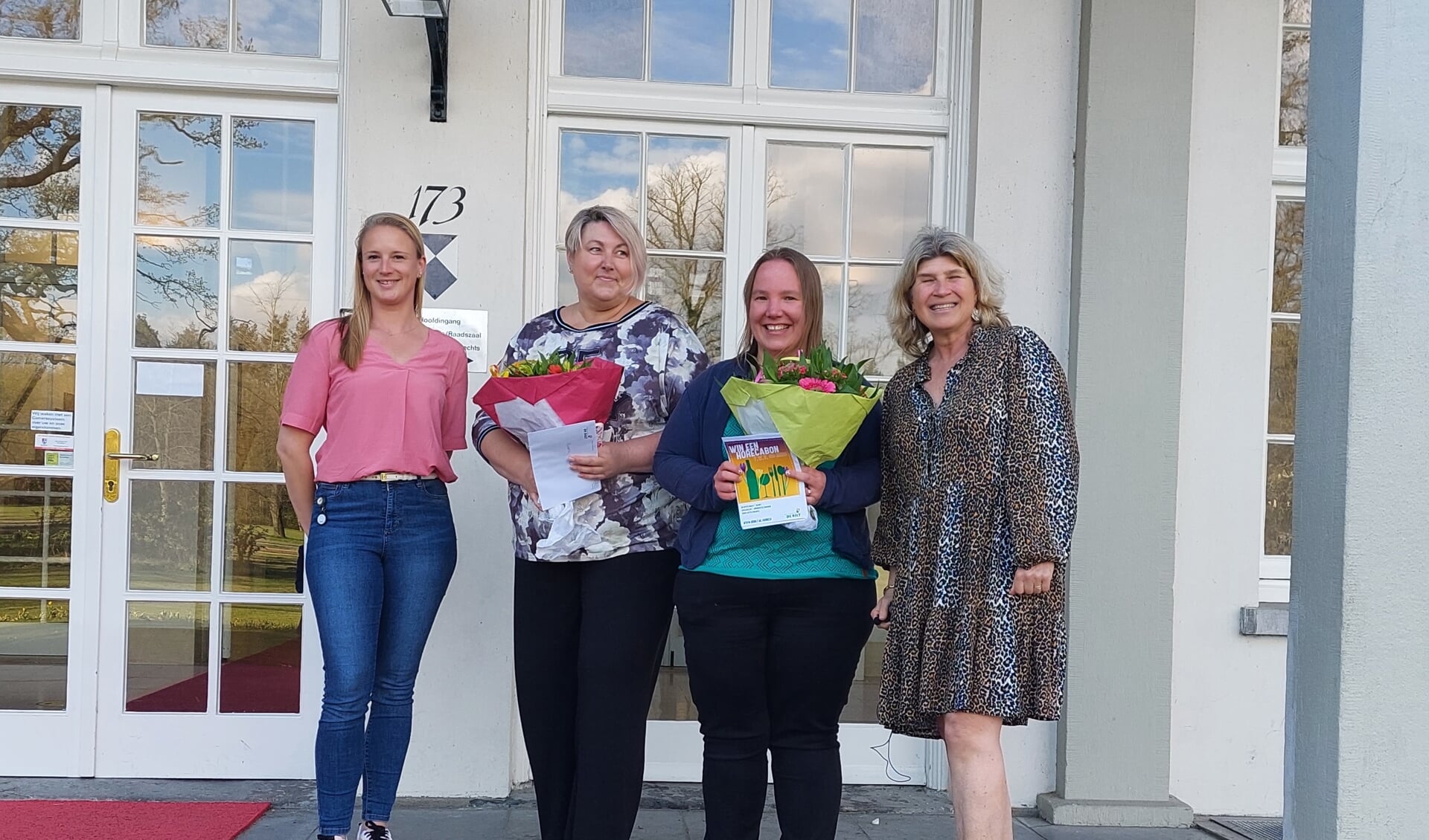 Op de foto v.l.n.r.: Ellen van Tellingen (accountmanager bedrijven), Astrid Verkerk uit De Bilt, Lianne van Leeuwen uit Maartensdijk en wethouder Madeleine Bakker-Smit.