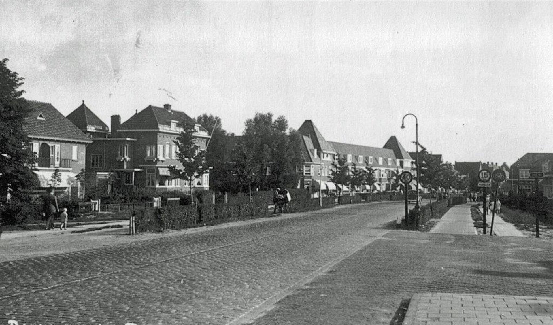 Huisarts Boy Edgar had zijn praktijk in het laatste hoge huis, hoek Rijksstraatweg - Berkenstraat,tegenover de huidige dierenartspraktijk.