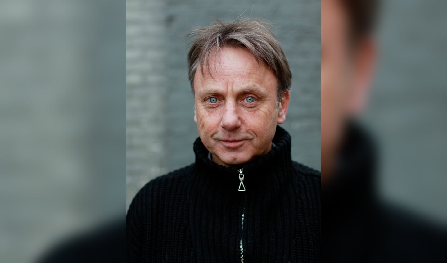 Gastverteller is voordrachtkunstenaar Remco Melles.