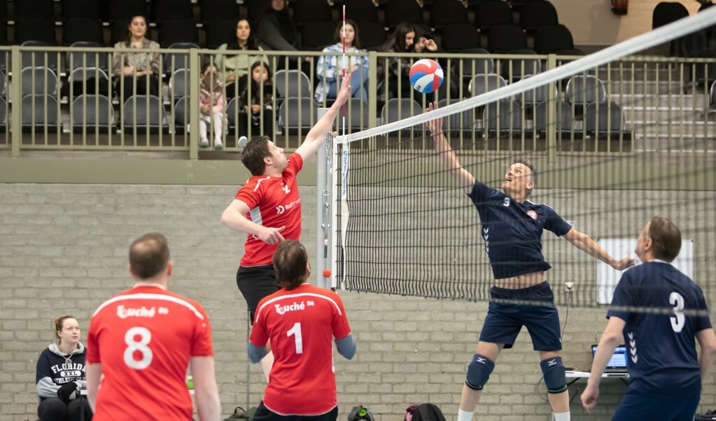 De volleyballers Heren 1 van Touche 86 speelde in sporthal de Trits in Baarn tegen Keistad 3