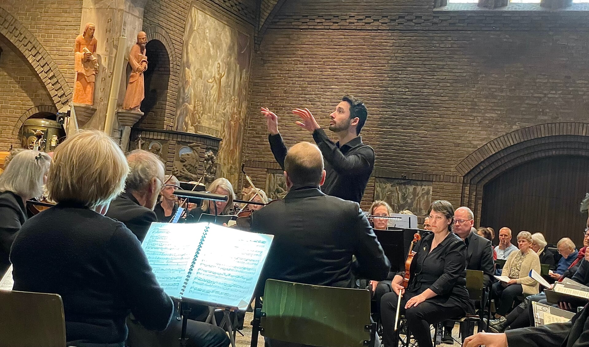 Anthony Scheffer dirigeert de Matthäus Passion in Bilthoven