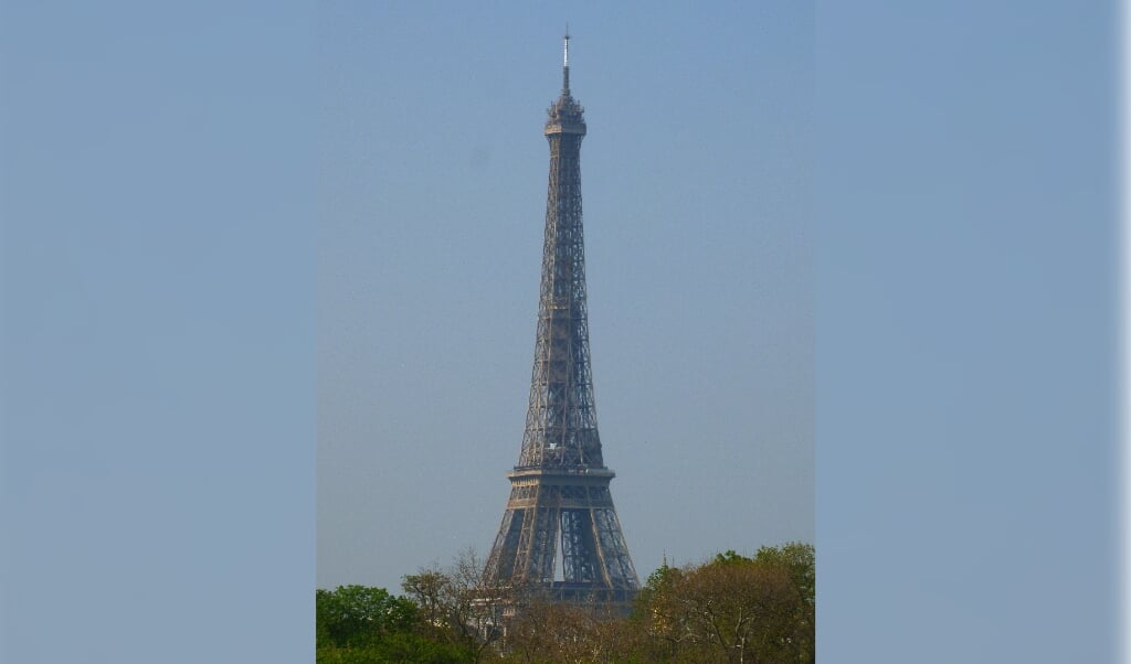 In de Eiffeltoren bevindt zich het wereldberoemde restaurant Le Jules Verne waar de Franse President Emmanuel Macron, zijn vrouw Brigitte, de Amerikaanse President Donald Trump en diens echtgenote Melania in 2018 gezellig met elkaar hebben gedineerd.