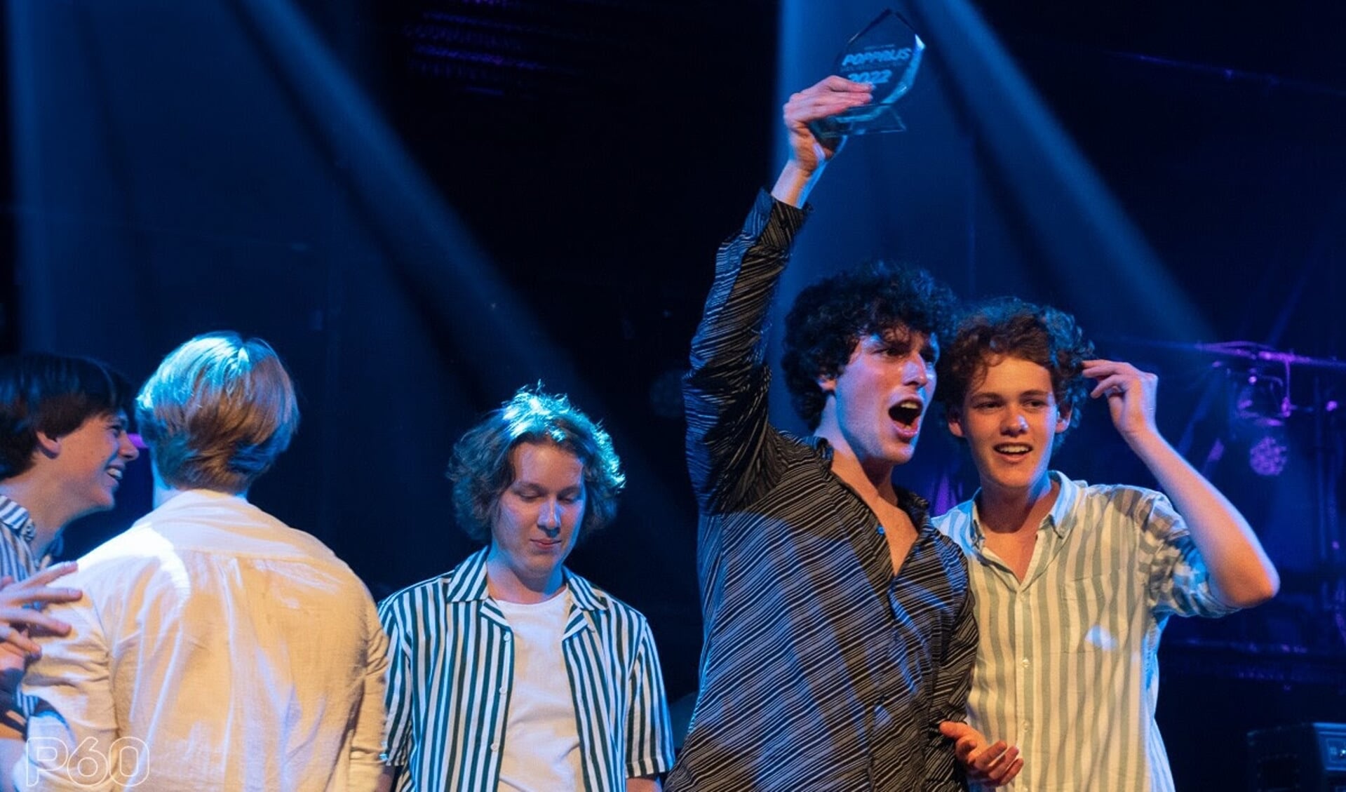 Vreugde bij de de bandleden van Lifeblood na het winnen van Popprijs Amstelland.