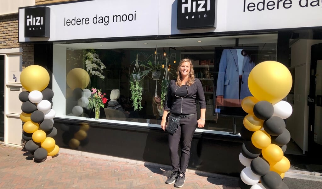 Blij en trots: Lilian de Vaal heeft de kapsalon aan de Brinkstraat overgenomen.