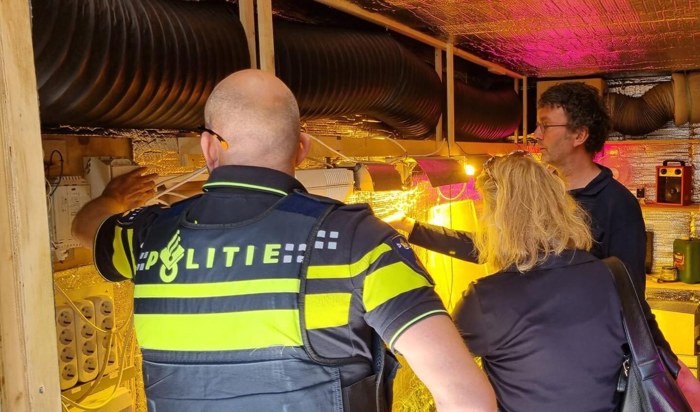 Hennepcontainer media lab tijdens de veiligheidsmarkt in de Gildenwijk in mei 2022 
