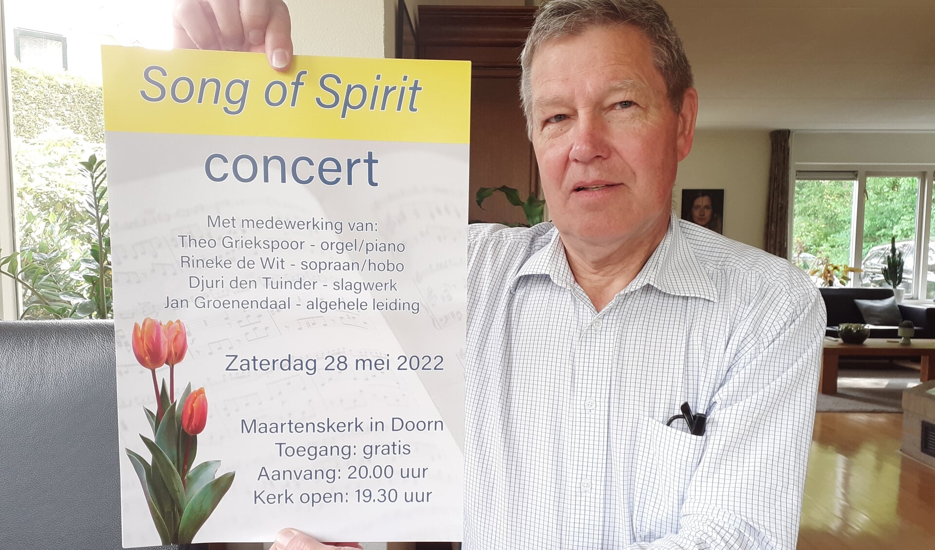 Secretaris Walter Scholten toont de aankondiging van de laatste uitvoering van 'Song of Spirit'