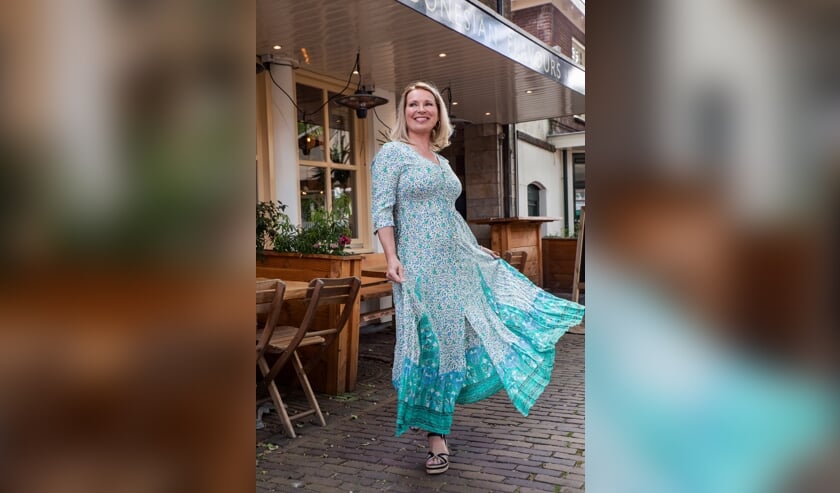 Maxidress verkrijgbaar in twee kleuren
