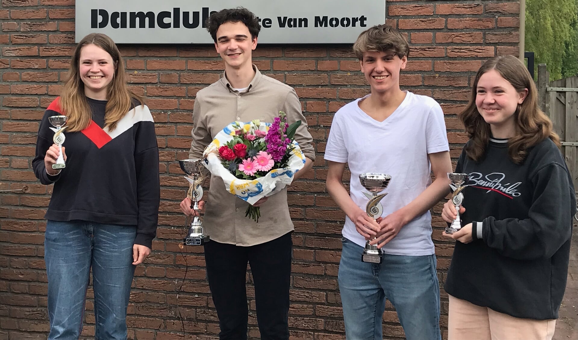 Wéér mag Machiel Weistra zich Nederlands juniorenkampioen noemen. Clubgenoot Simon Harmsma werd nu tweede en Emre Hageman derde.