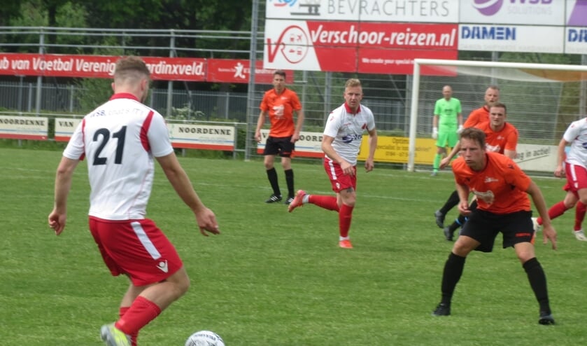 Jesper Buist (21) aan de bal tegen Ameide