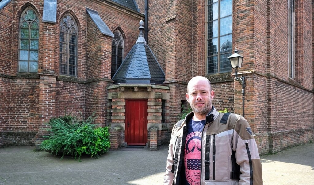  Jurre Mallee, voorzitter van Stichting Cuneradag in de bak bij de Cunerakerk, één van de locaties tijdens de vele muzikale optredens.  