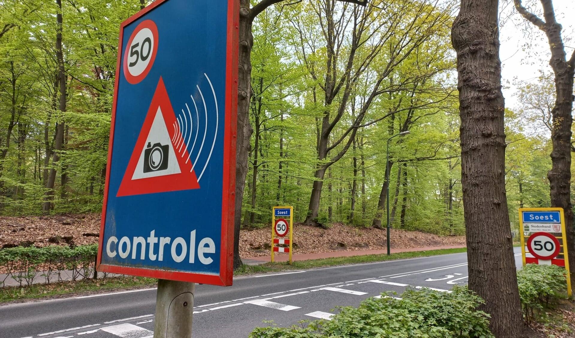 De snelheidscamera op de Soesterbergsestraat is een kaskraker voor justitie. Soest wil in het dorp meer snelheidscamera's.