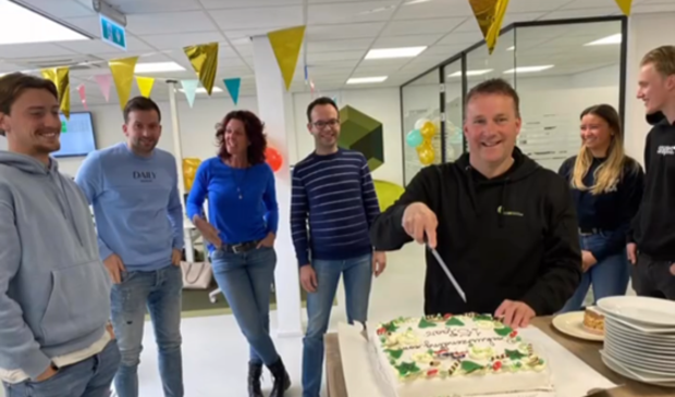 Rik Balder viert 15-jarig jubileum met team Boekuwzending.