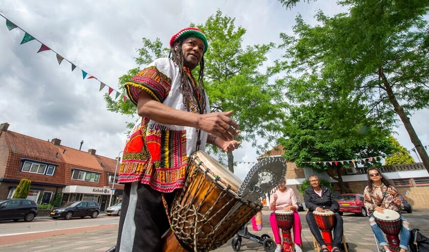 Wereldmarkt Emmauskerk Soesterkwartier ivm bestaan 5 jaar Taalkamer