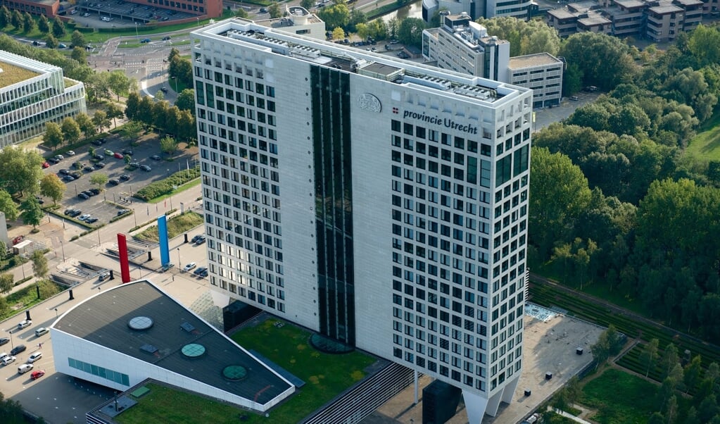 De provincie Utrecht investeert de komende jaren fors in de versnelling van de woningbouw, verbetering van natuur, meer groen en versterking van het openbaar vervoer. In de vandaag gepresenteerde Kadernota 2023 ? 2026 reserveert het provinciebestuur 7,6 miljoen euro extra voor woningbo...