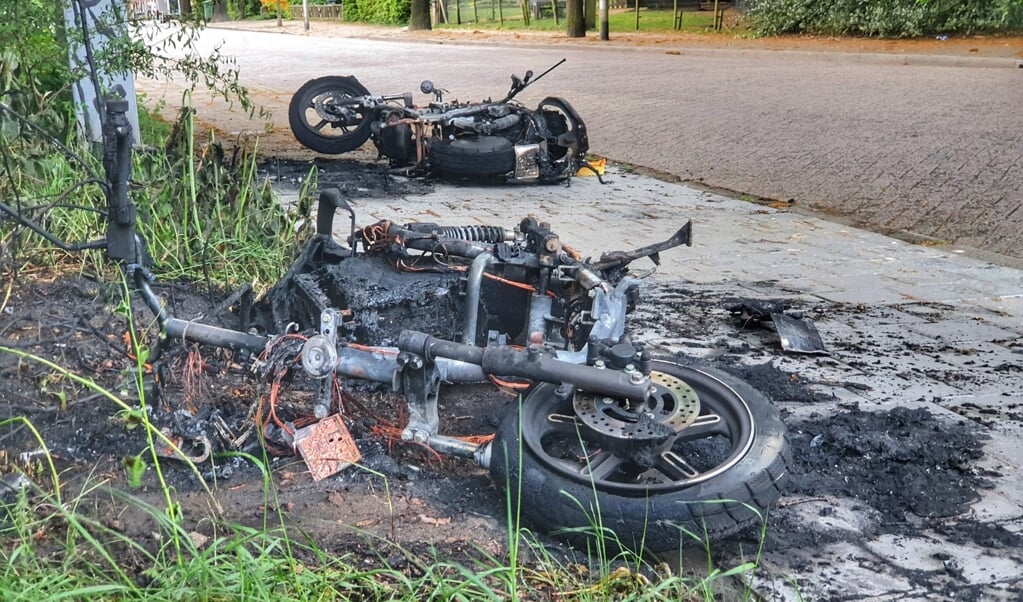 Twee verbrande scooters in Amersfoort. 