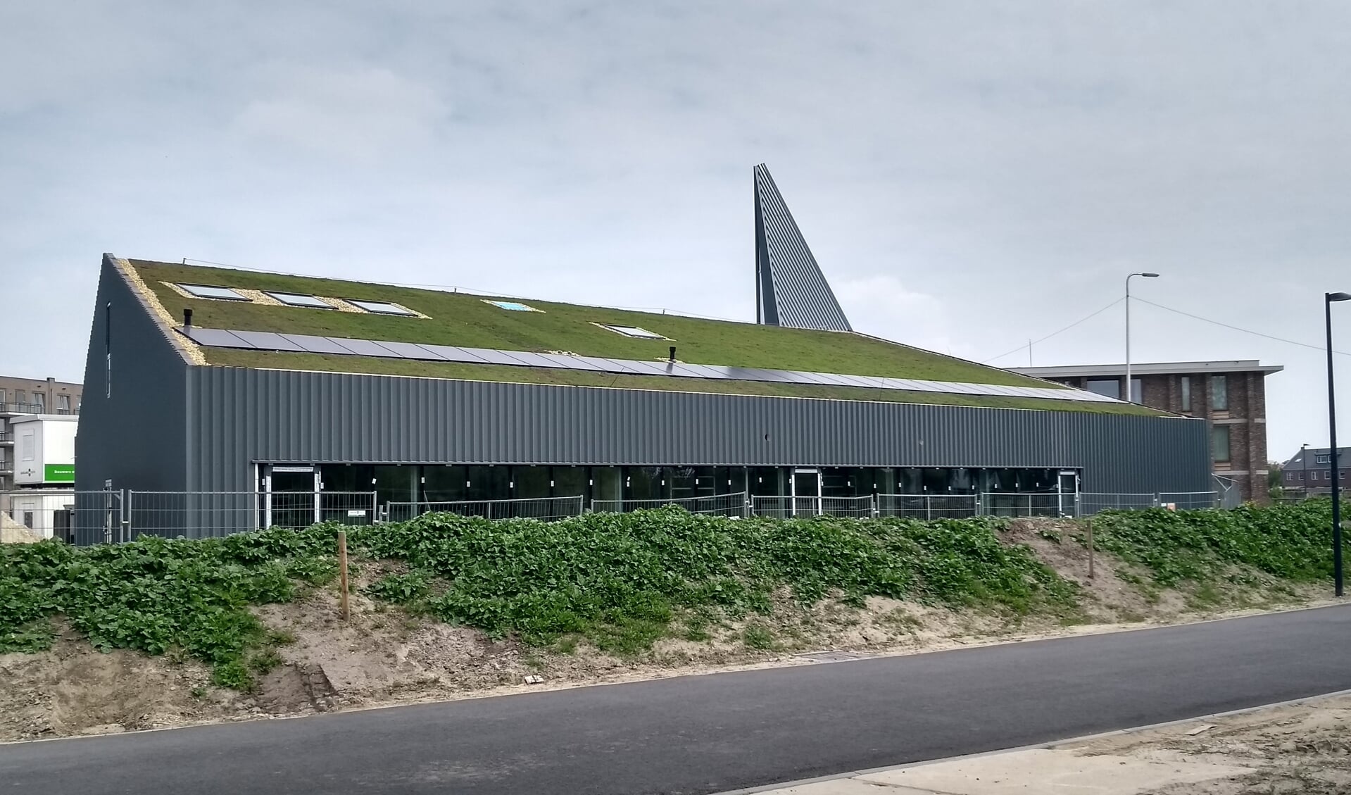 De nieuwe kerk in Hoog Dalem heeft het grootste groene dak van de stad