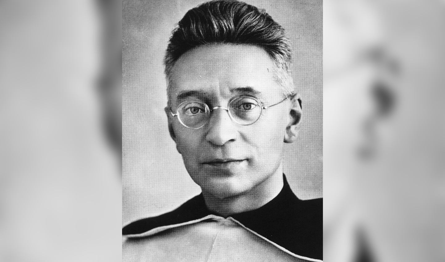 Paul Johannes Paulus II heeft in 1984 tijdens een bijeenkomst in het Vaticaan pater Titus Brandsma al officieel erkend als 'martelaar voor het Christelijk geloof'. Onder meer in Kamp Amersfoort moest hij ontberingen doorstaan.