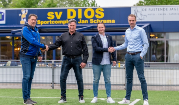 <p>Van Links af: Peter Damen (voorzitter), Bert Blank, Simon van den Berg en Bas Bergkamp (penningmeester).</p>