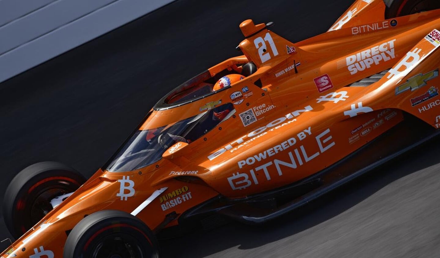Veekay had zich met de een na beste snelheid geplaatst voor de laatste zes in de kwalificatie op de 'Brickyard' van Indianapolis.