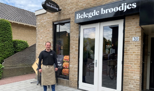 Slagerij Van den Berg opende Broodjescorner aan de Klaas Bosstraat 30.