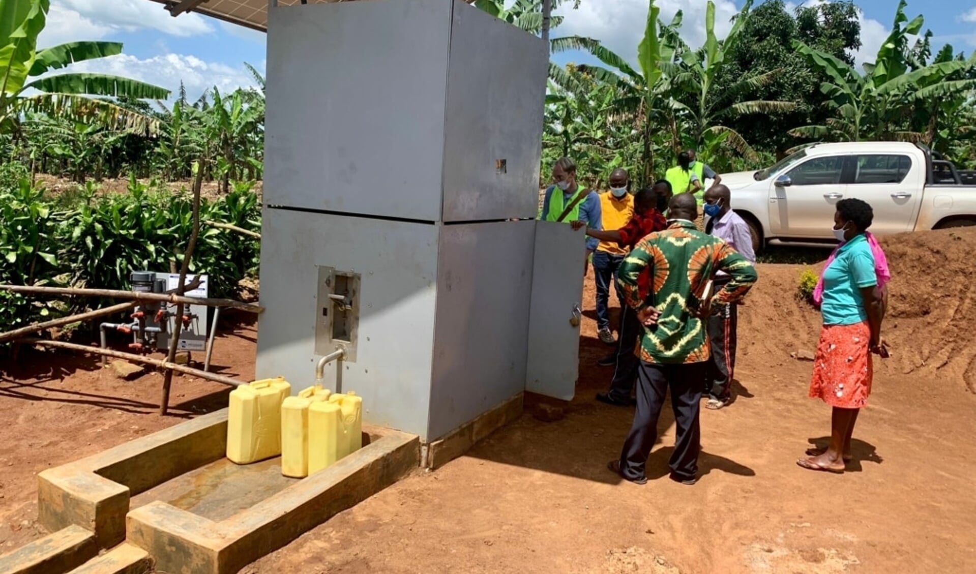 Nieuwe waterpomp in Oeganda