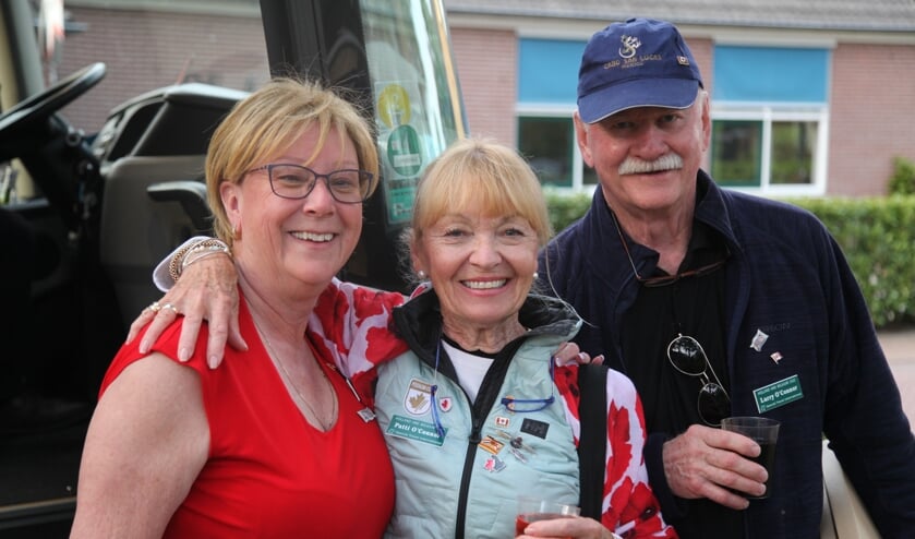 Vrolijk gingen ze weer naar hun hotel