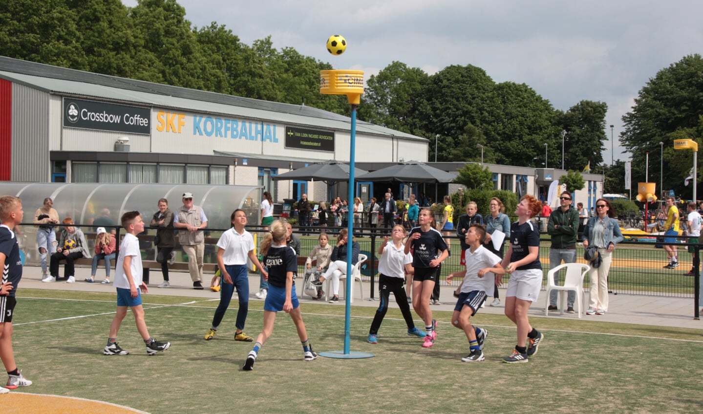 Sfeerbeeld van het SKF HatchTech Schoolkorfbaltoernooi.