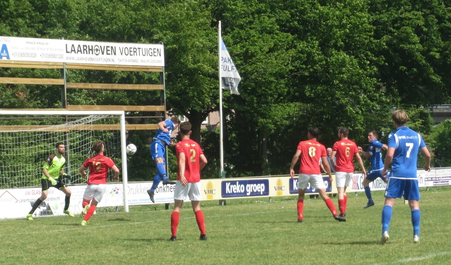 Kopbal van Hardinxveld op doel van DFC