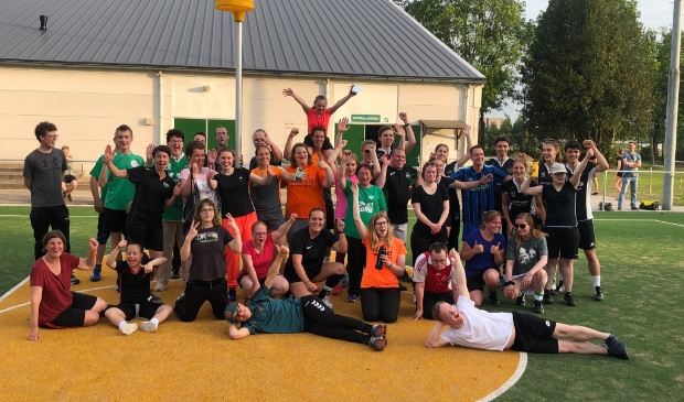 Daan Preuninger en Jessica Lokhorst van Team NL gaven aan de spelers en speelsters van DVO A1 én aan alle G-korfballers een gezamenlijke topsport training.