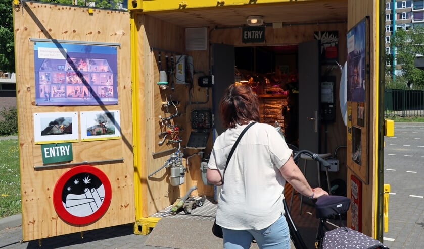 Hennepcontainer tijdens de veiligheidsmarkt in de Gildenwijk in mei 2022 