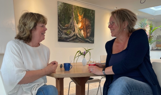 De vrijwilligers Ellen en Annuska
