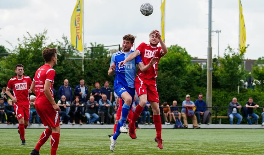 Roy van Bronkhorst verliest ook de luchtduels.