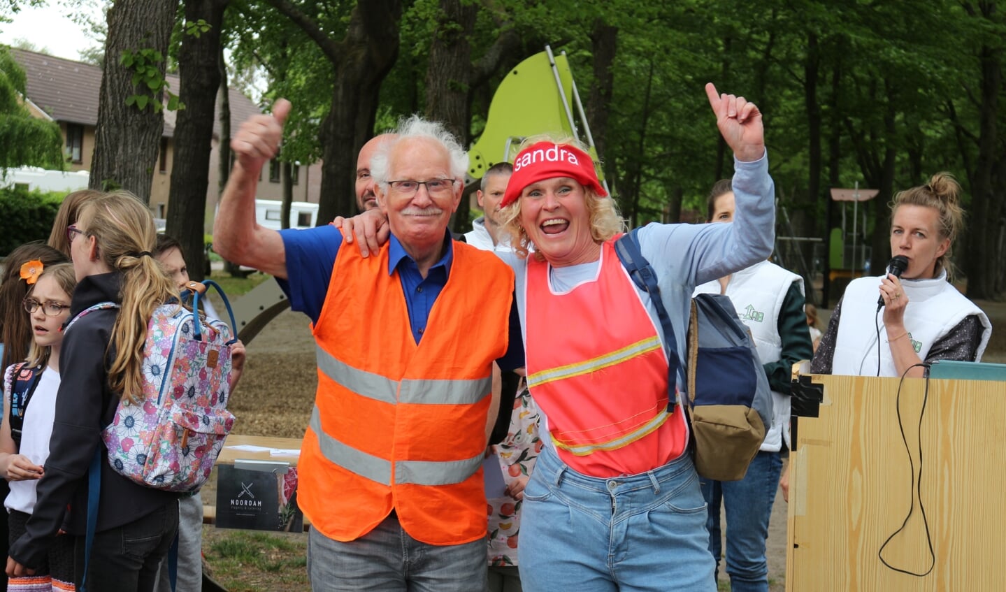'Opa Frits' en Sandra de Hoog, de voorlopers van de Avondvierdaagse van Austerlitz. Sandra heeft alle routes uitgezet.