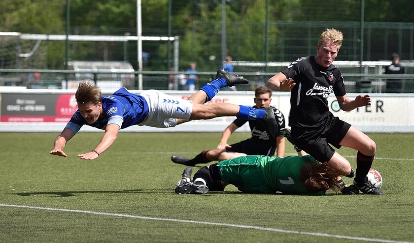 Voetbal: VVOP - Stroe