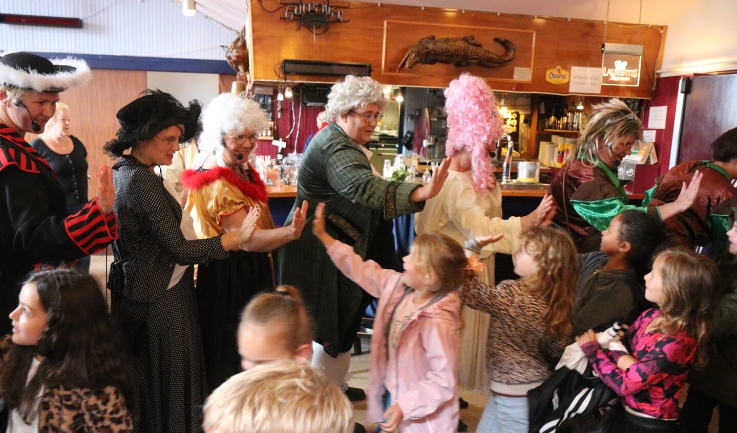 Veel kinderen hadden hun juf of meester al herkend tijdens de opvoering.