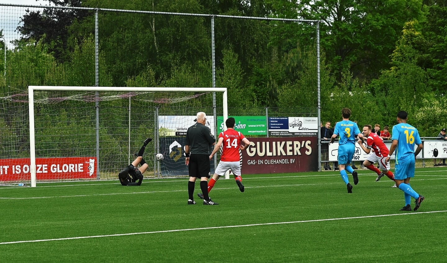 Rood-Wit scoort 1-0