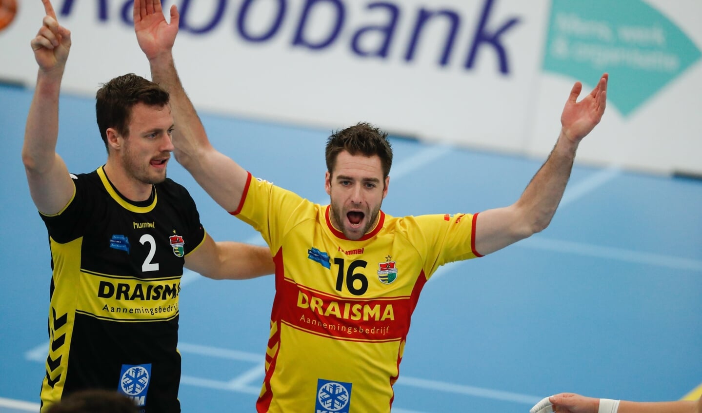 Jeroen Rauwerdink (2) of Draisma Dynamo, Mats Kruiswijk (16) of Draisma Dynamo