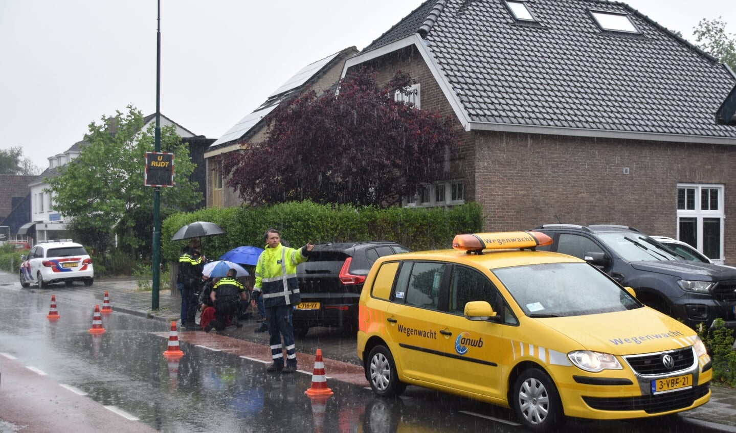 Een toevallig passerende ANWB-medewerker regelde het verkeer.