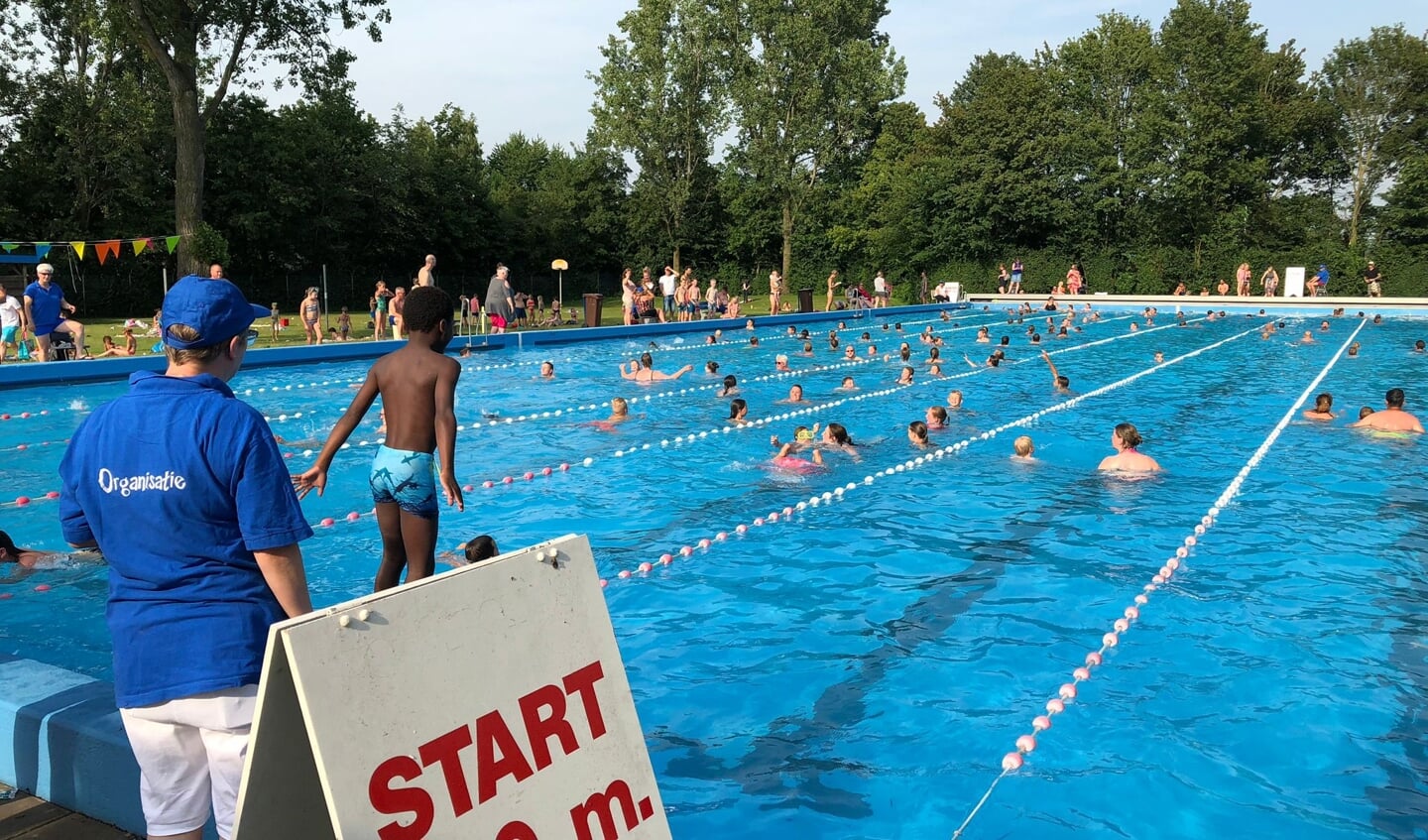 De start van de Zwem4daagse in 2019. 
