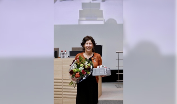 <p>Karin Boelhouwer op 11 mei 2022 na ontvangst van haar koninklijke onderscheiding</p>