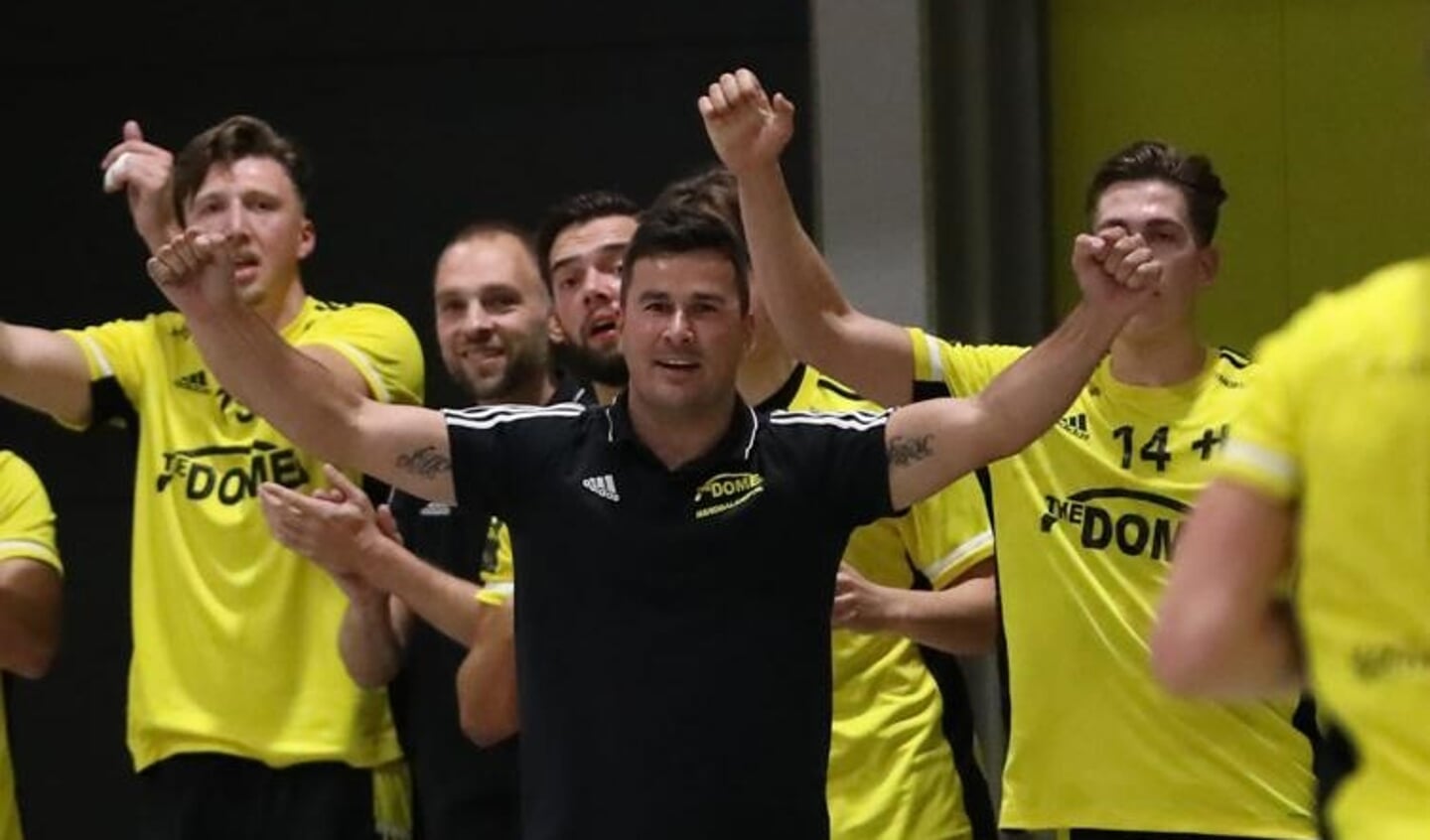 Freek Gielen tussen zijn mannen.