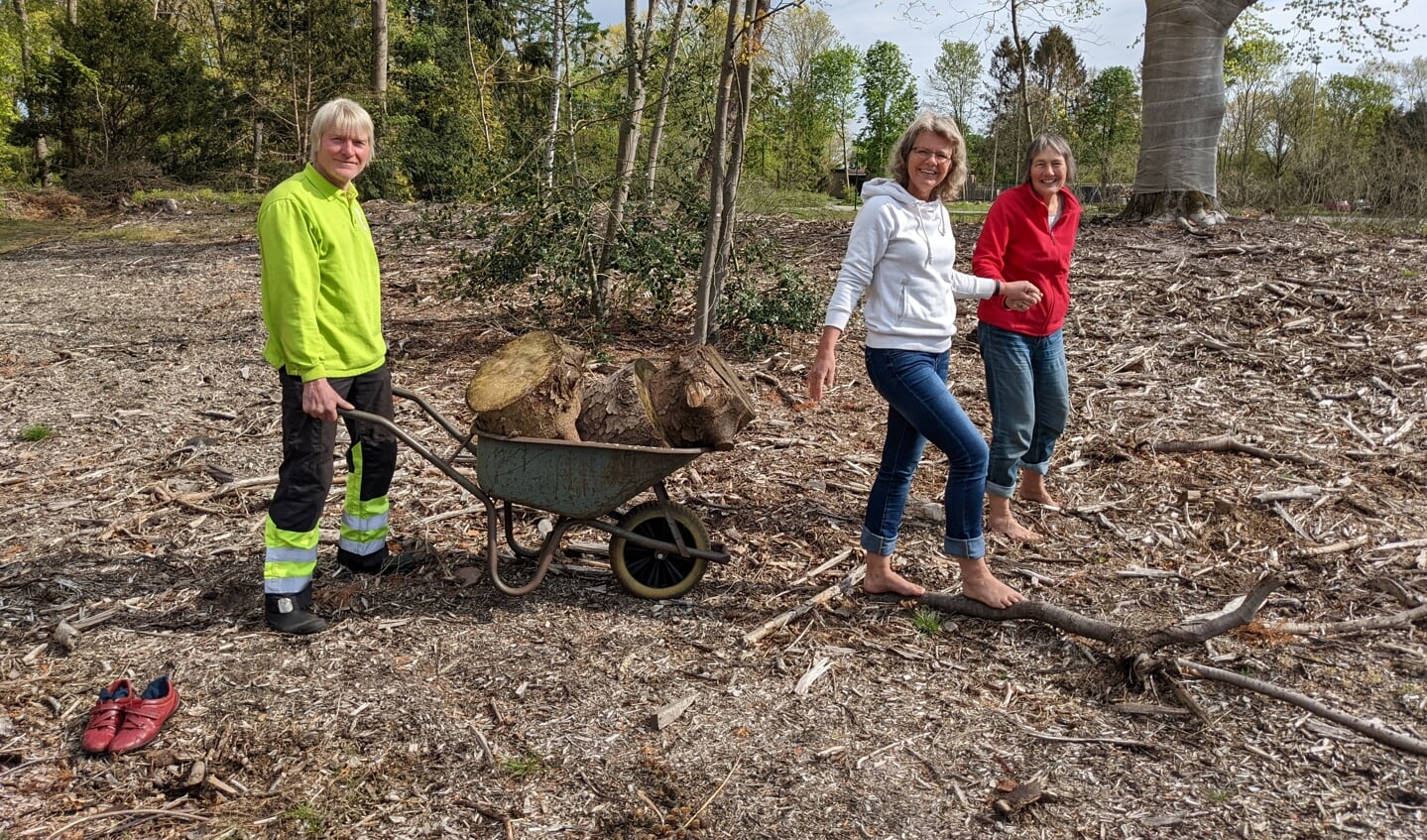Help mee het blote voetenpad te herstellen tijdens het Natuurfestival vragen Folkert Nijboer, Jolanda Blom en Marjan Apol.