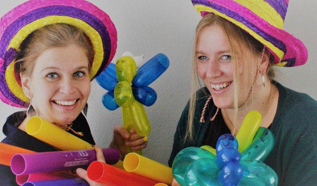 Ilse en Diana spelen 'Stoere bangeriken'