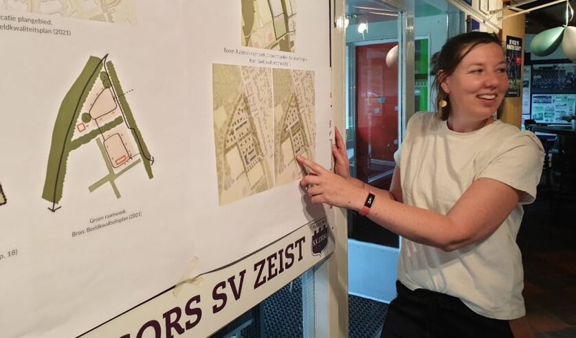 Eveline Lock legt het dilemma uit: de behoefte aan woningen en de wens van omwonenden om zo veel mogelijk groen te behouden.