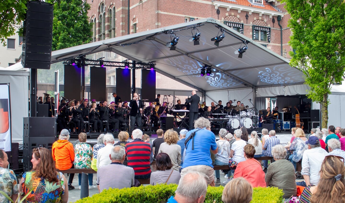 Het orkest van de Koninklijke Luchtmacht op Het Rond in Zeist.