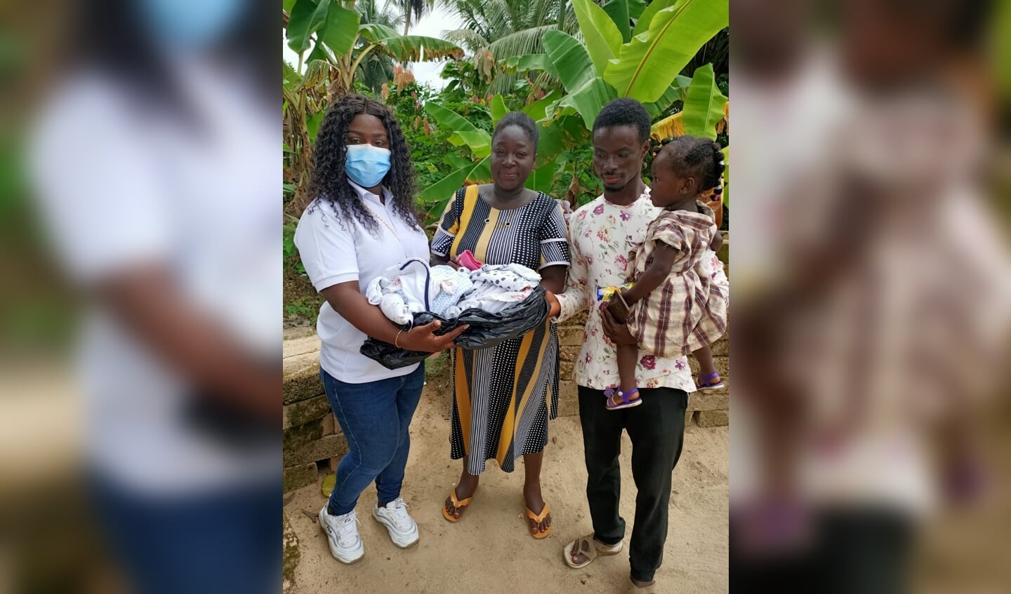 Goederen uit Zeist worden in Ghana in ontvangst genomen.