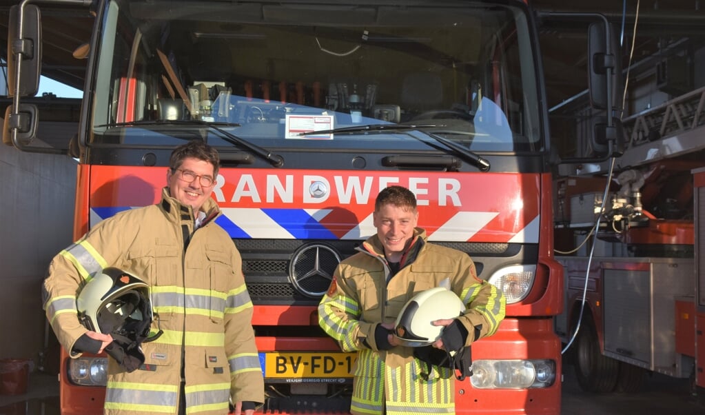 Lex Huis in het Veld (links) en Victor Adér, nieuwe vrijwilligers bij het brandweerkorps van Soest.
