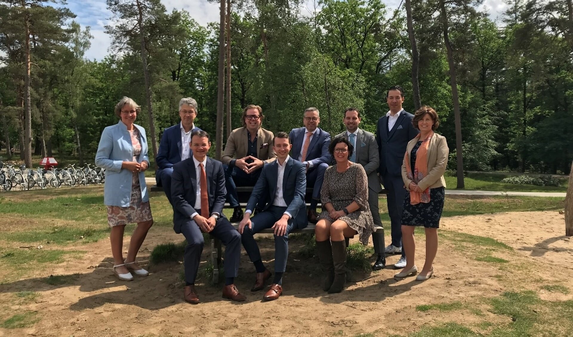 De fractievoorzitters en wethouders van de coalitie 2022-2026 van de gemeente Ede.
